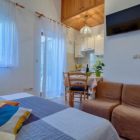 Ana Apartment *