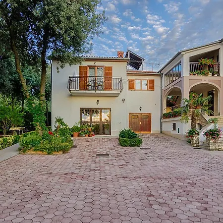 Apartment Ana Pula